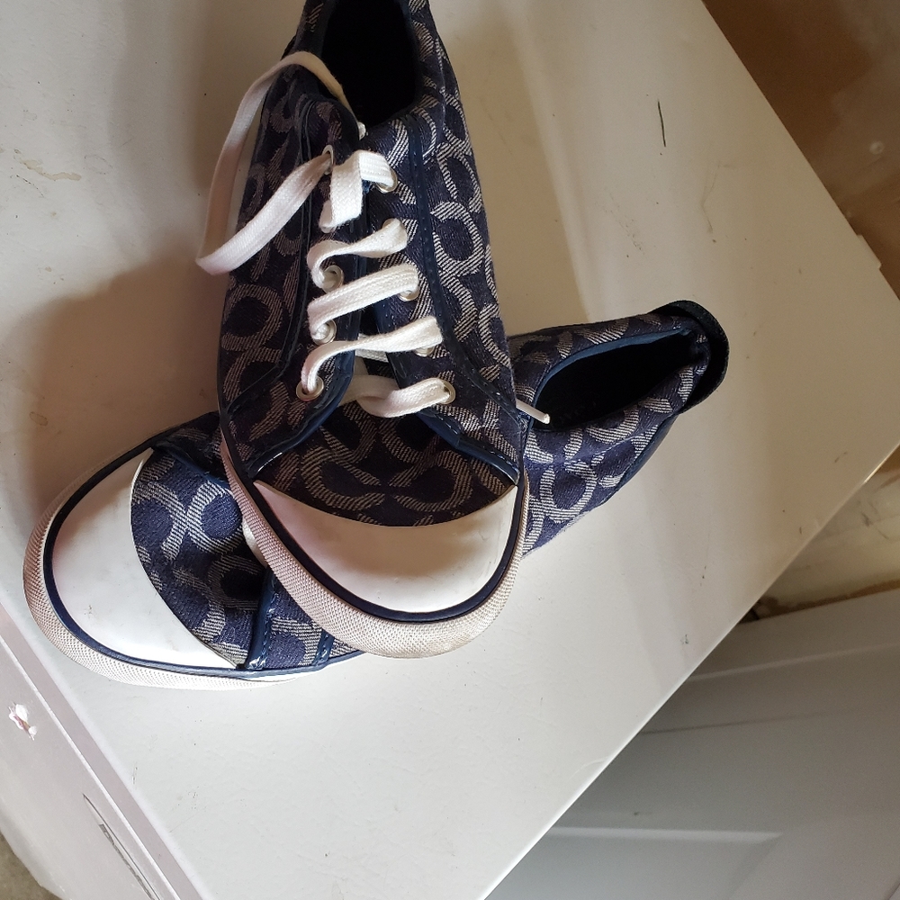 Shoes - Picture 7 of 9